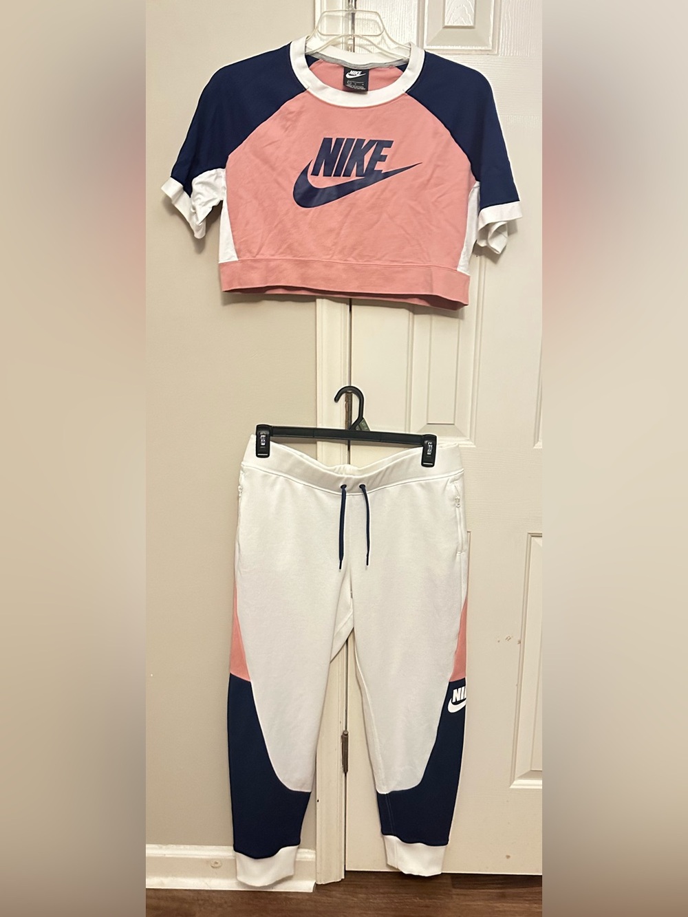 Women’s Nike Pink, Navy & White Colorblock Crop Tee and Joggers Set
